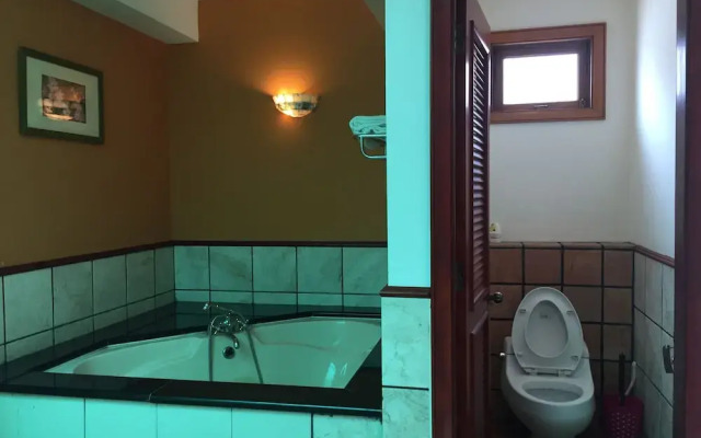 CMK & Private Water Chalet