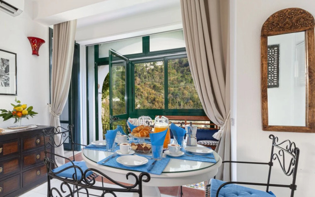Relaxing Positano