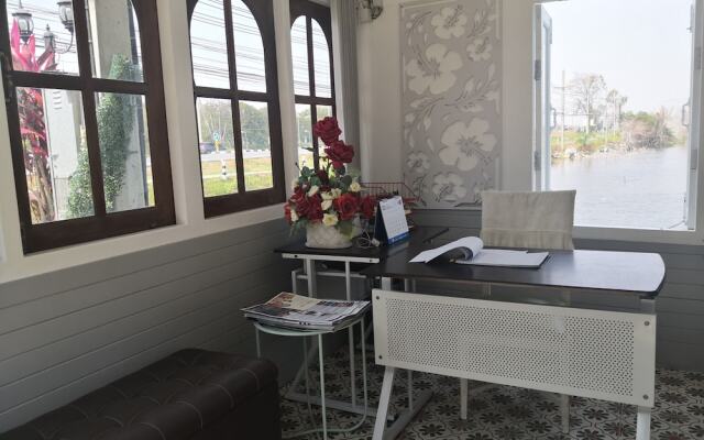 Naruchon Hotel