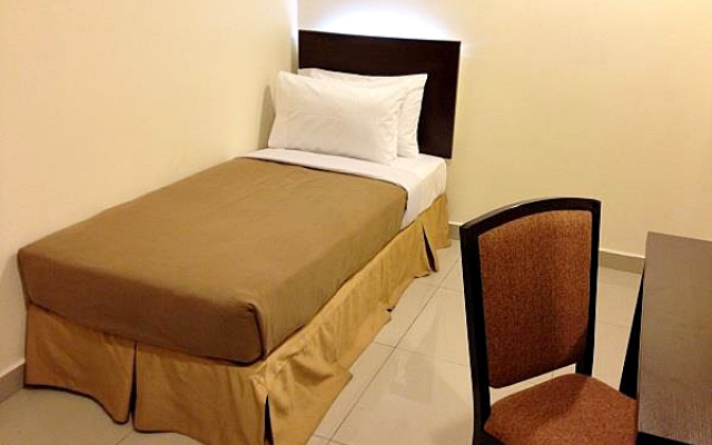 OYO 653 Green World Hotel