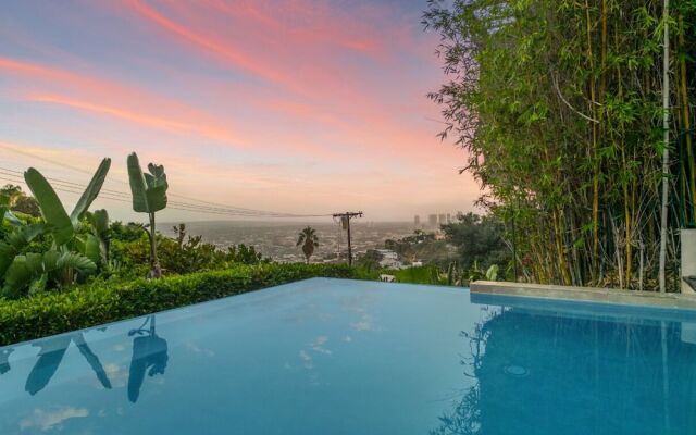 Sunset Heights - Elegant Modern Villa With Beautiful Views in the Hills
