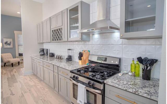 Incredible New 3BR2BA Near Downtown