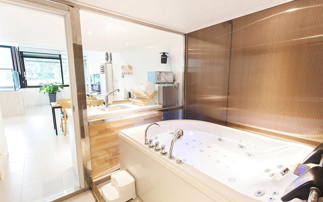 Gapyeong FS Pool Villa Pension