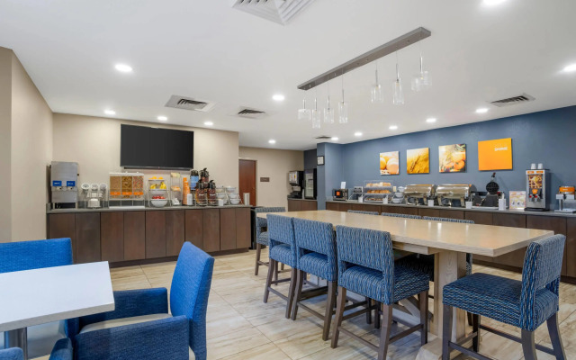 Comfort Suites near Birkdale Village- Huntersville