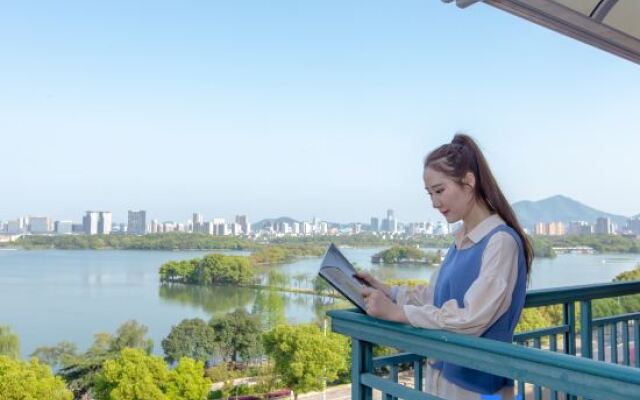 Lake View Garden Hotel