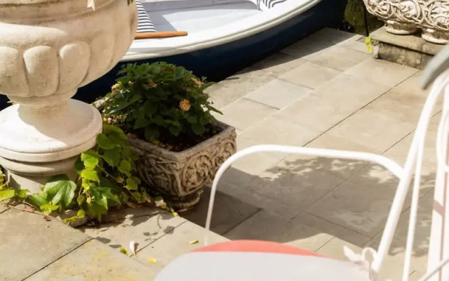 Tranquil 1BR Villa in Revislate