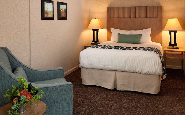 Cambria Landing Inn & Suites