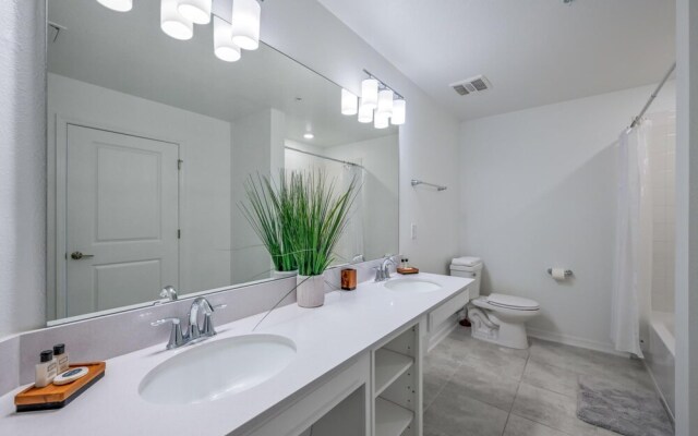 Spacious Beautiful 3-br Condo Prime Location