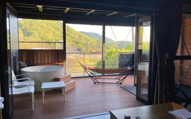 THE Retreat – Balcony – Iizuka