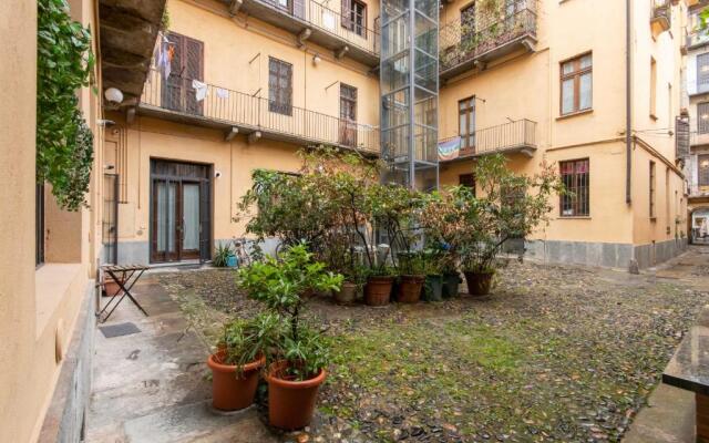 Charming Studio Near Piazza Castello by Wonderful Italy