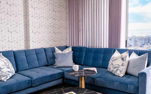 Waterfront Elegance at Harbour Bridge 413