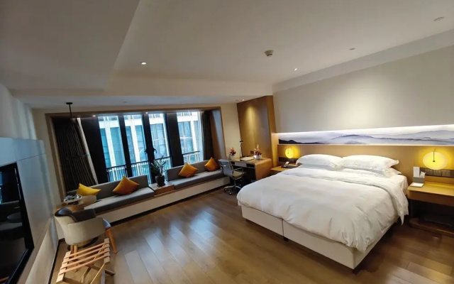Qianhai Service Apartment