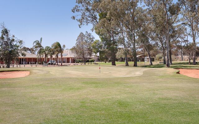 The Standpipe Golf Motor Inn