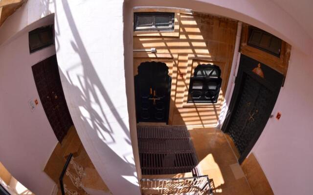 Deepak Hotel & Restaurant