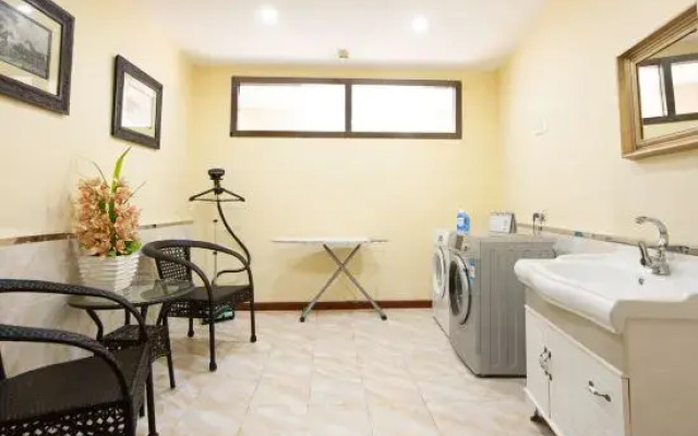 Motel  (Shenyang Central Street Joy City Walmart)
