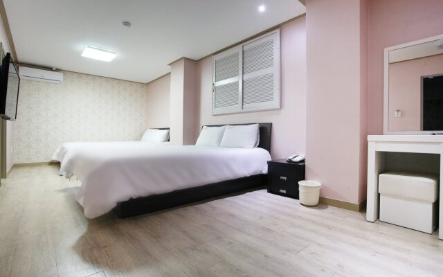 Orange Tree Hotel & Cafe