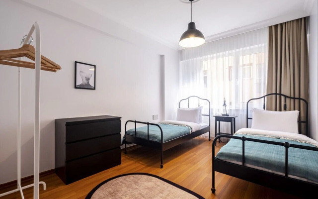 Centrally Located Sleek and Modern Flat in Sisli