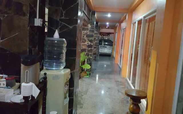 B and B Hotel