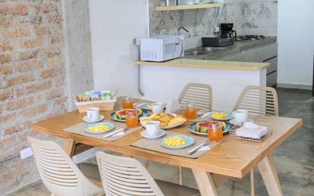 Ventiuna Hotel & Hostel