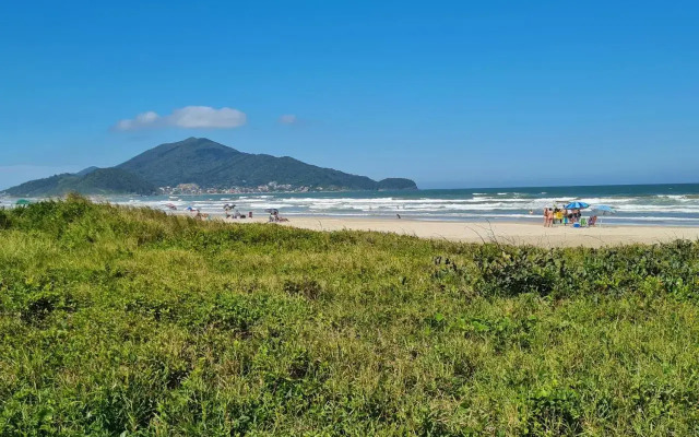 Ampla casa com 5 quartos e vista para o mar