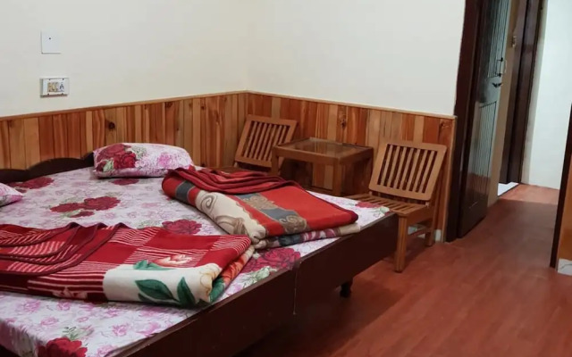 Goroomgo Aby's Hut Manali