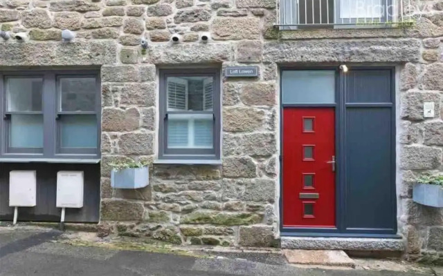 Stunning Reverse Level Townhouse in Penzance