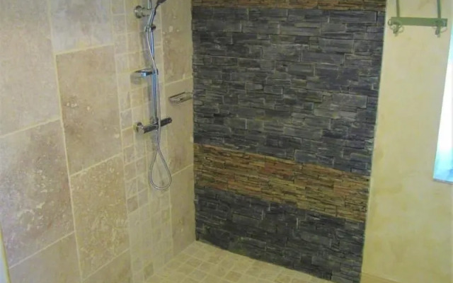 Le Manoir Aux Douves