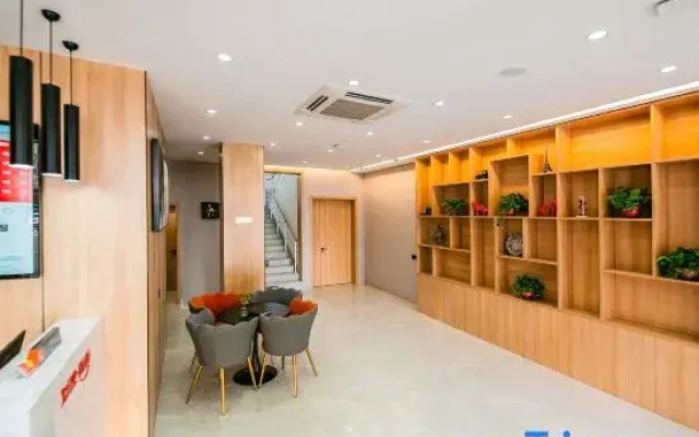 Junyi selected hotel (Hohhot University East Street store)