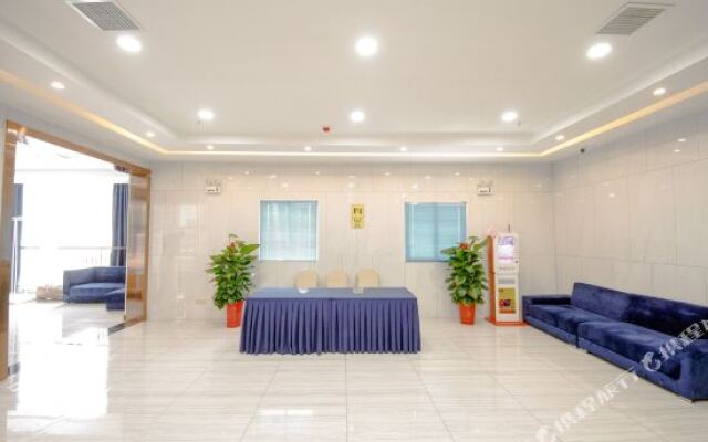 Golden Holiday Hotel