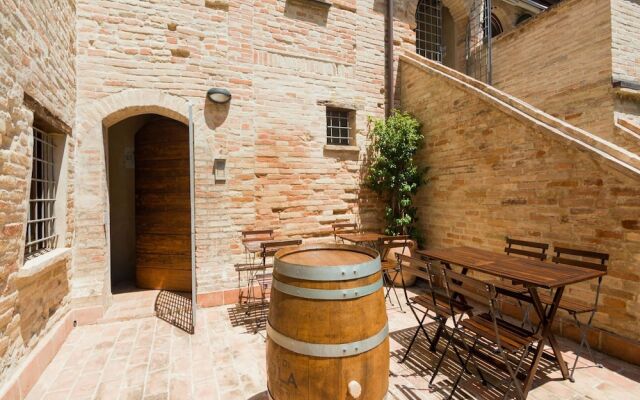 Stunning Apartment in Mombaroccio Near Metauro River