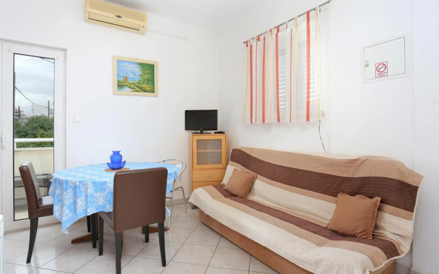 Apartments with a parking space Split - 19039