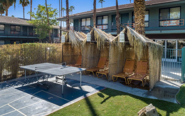 Caliente Tropics Hotel