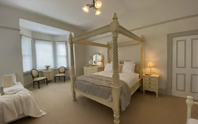 Blayney House