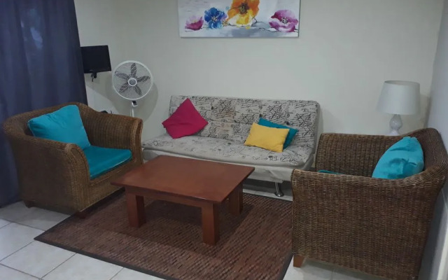 White Beach Apartments Palm Beach