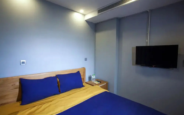 RedDoorz Hostel @ Signature Inn