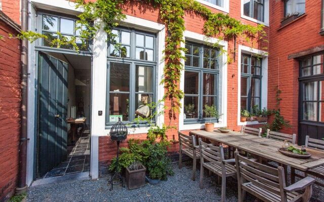 B&b Door 10