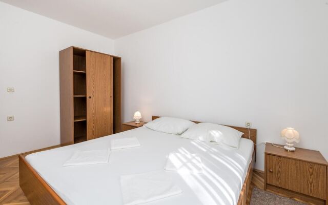 Stunning Home in Barbat-rab With Wifi and 2 Bedrooms