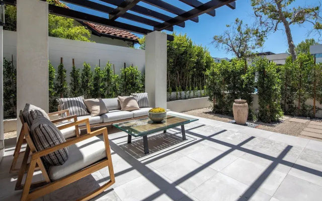 Elegant Melrose Home w Pool and Private Rooftop