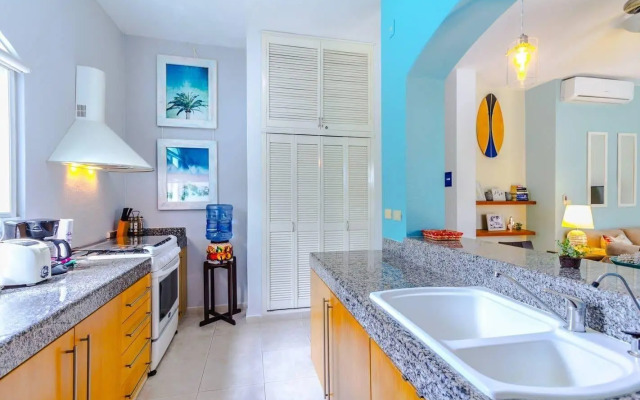 Dream Location! 2BR Near Beach+clubs!! Sleeps 6!!