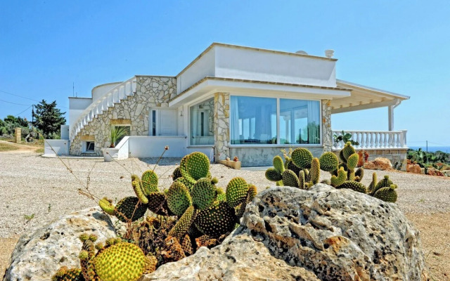 Villa Vanissia With Garden And Sea View
