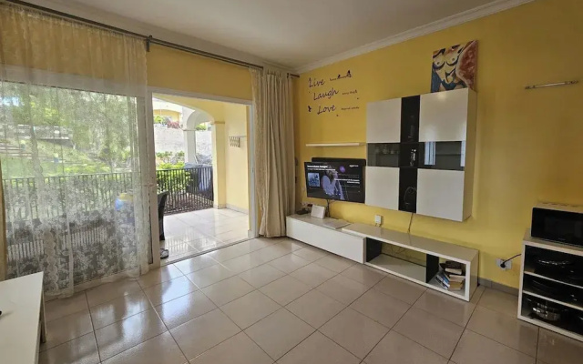 1 Bed Apt Sleeps 5 - Indoor Pool - Free Parking