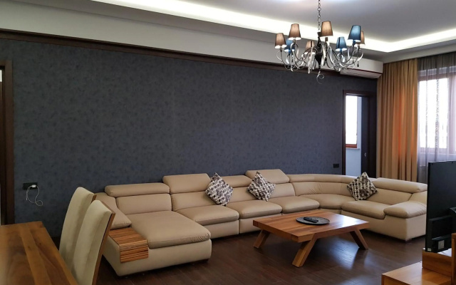 Northern Avenue - Teryan crossroads 3bedroom Modern and comfortable apartment TT666