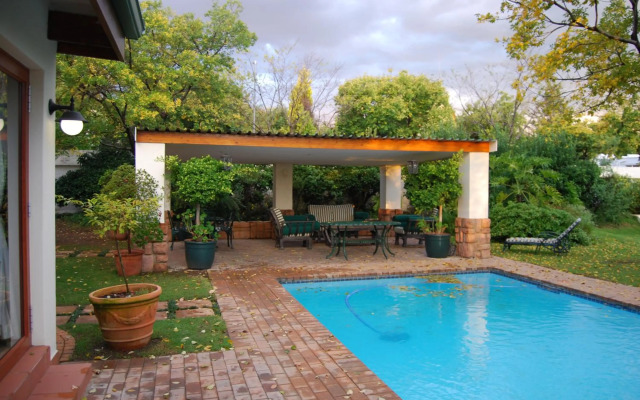 Sunninghill Guest Lodge
