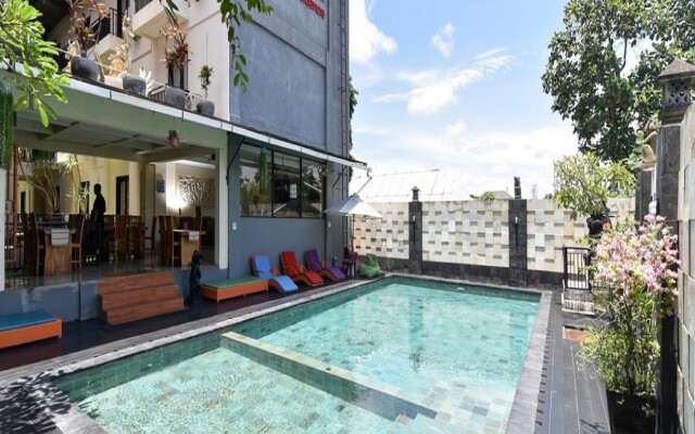 RedDoorz Plus near Mall Bali Galeria 2