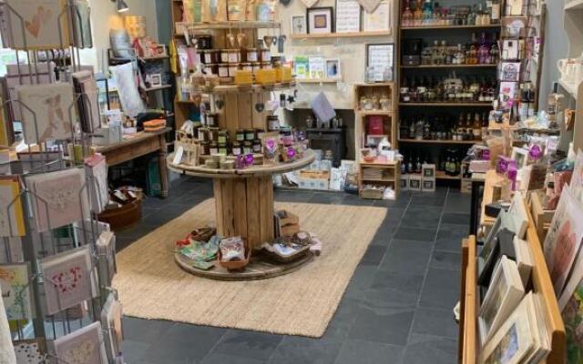 Blas Mwy Black Lion B and B