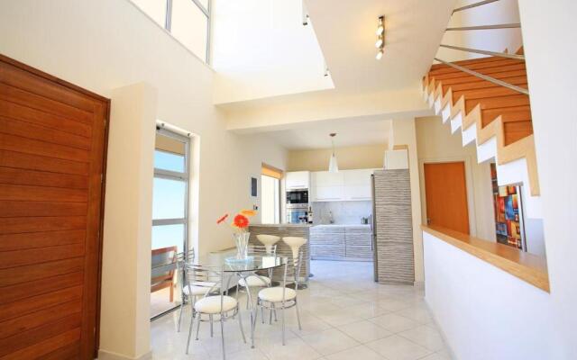 Seafront, 5star Home - 4min Walk To Private Beach