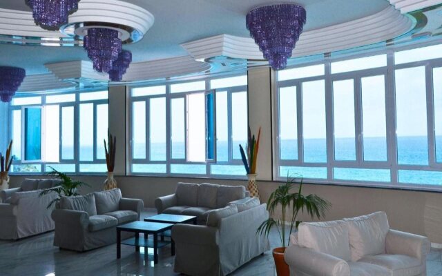 Carlton Riviera
