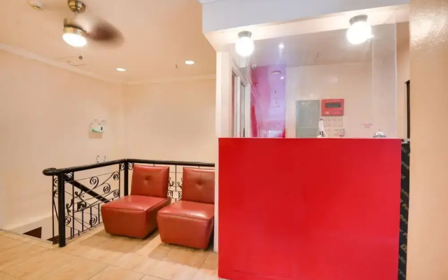 OYO 912 Fb Suites