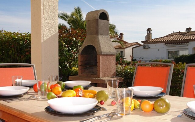 Spacious Villa in Vilacolum With Swimming Pool