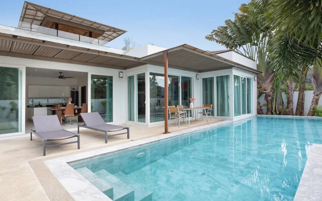 Miami-Style 2BR Pool Villa Janine Kamala